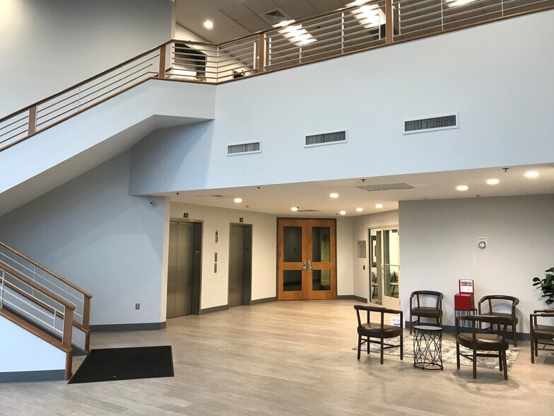 236 Brodhead Rd, Bethlehem, PA à louer - Photo de l’immeuble – Image 2 sur 19