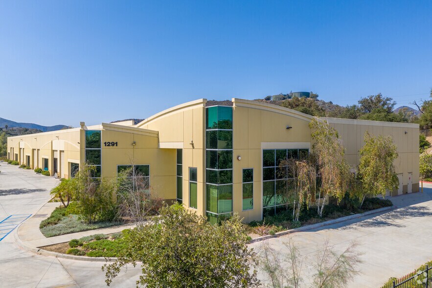 1291 Pacific Oaks Pl, Escondido, CA à louer - Photo de l’immeuble – Image 1 sur 13