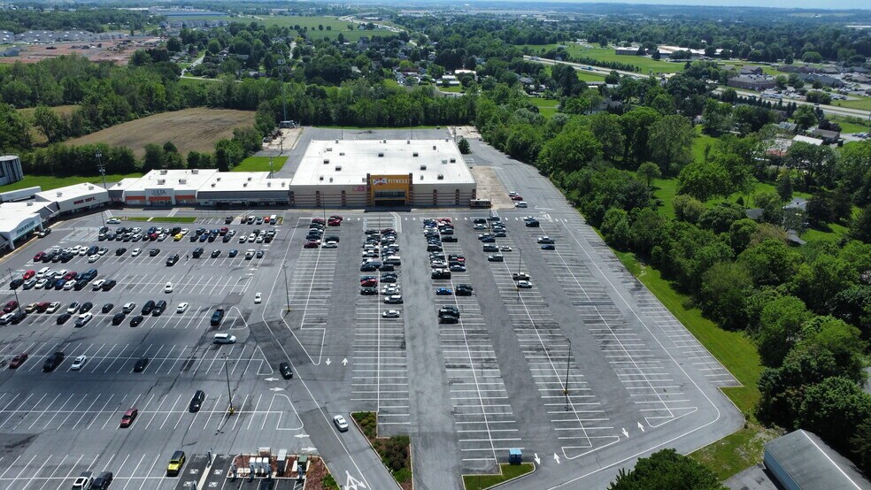 1320 Lincoln Way E, Chambersburg, PA à louer - Photo de l’immeuble – Image 2 sur 22