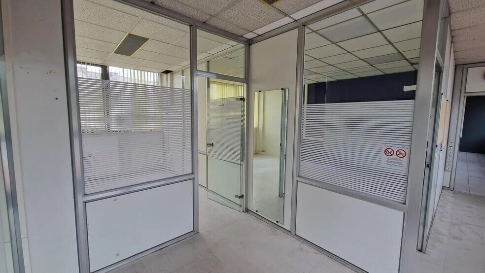 Local commercial dans Neuilly-Plaisance à louer - Photo de l’immeuble – Image 3 sur 5