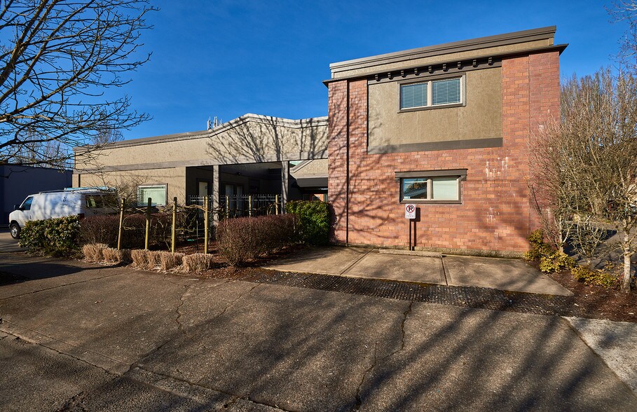 640 NE 3rd St, McMinnville, OR à louer - Photo de l’immeuble – Image 2 sur 7