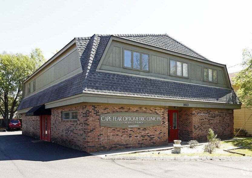 1613 Owen Dr, Fayetteville, NC à vendre - Photo de l’immeuble – Image 2 sur 16