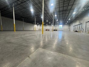 330 Wyckoffs Mills Rd, East Windsor, NJ à louer Photo de l’immeuble– Image 1 sur 4