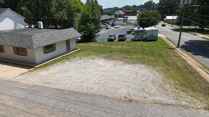 1295 N Main Ave, Newton, NC à vendre - Photo de l’immeuble – Image 2 sur 14