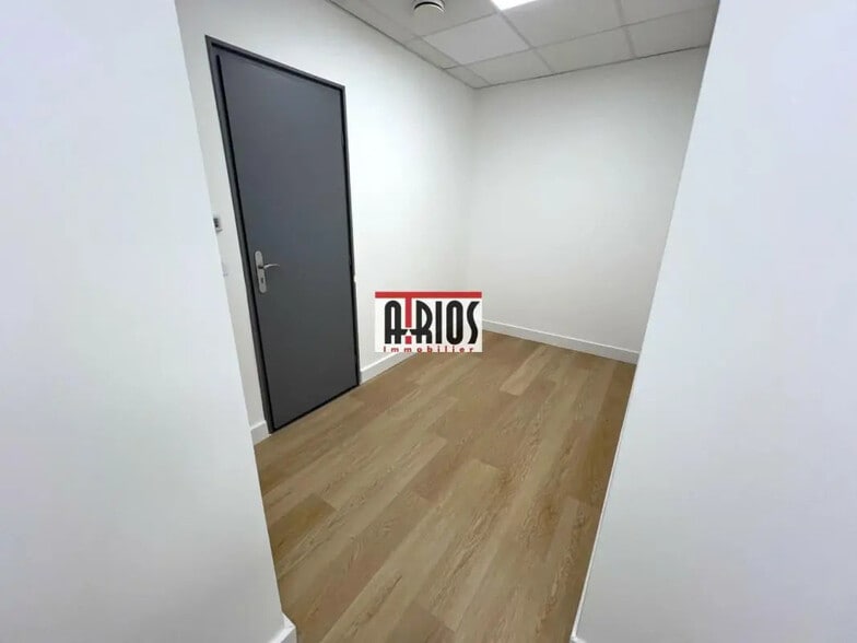 Bureau dans Le Pradet à louer - Photo de l’immeuble – Image 3 sur 9