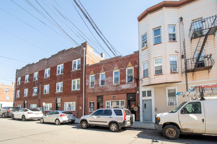 81 Center St, Clifton, NJ à vendre - Photo principale – Image 1 sur 5