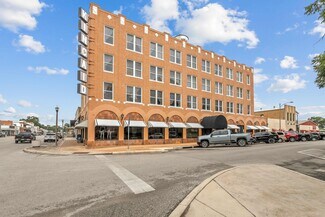 Plus de détails pour 104 E North St, Uvalde, TX - Logement à vendre