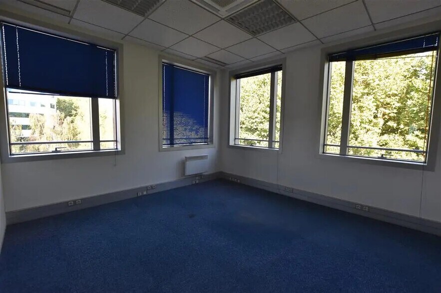 Bureau dans Villepinte à vendre - Photo de l’immeuble – Image 3 sur 7
