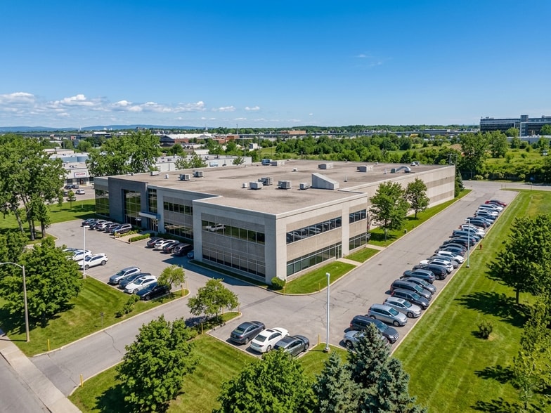 16715 Boul Hymus, Kirkland, QC à vendre - Photo principale – Image 1 sur 10