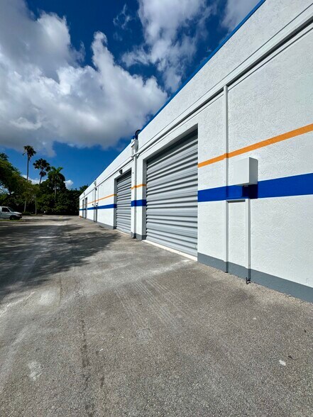 4005-4015 NW 79th Ave, Miami, FL à louer - Photo de l’immeuble – Image 3 sur 4
