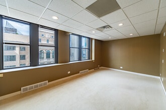 8 S Michigan Ave, Chicago, IL à louer Photo intérieure– Image 2 sur 6