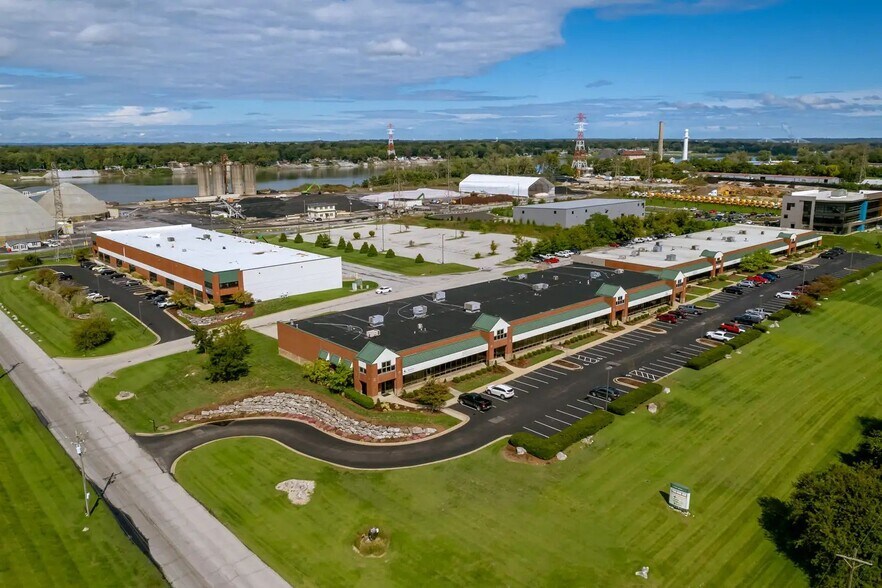 2720-2736 River Green Cir, Louisville, KY à louer - Photo de l’immeuble – Image 3 sur 17