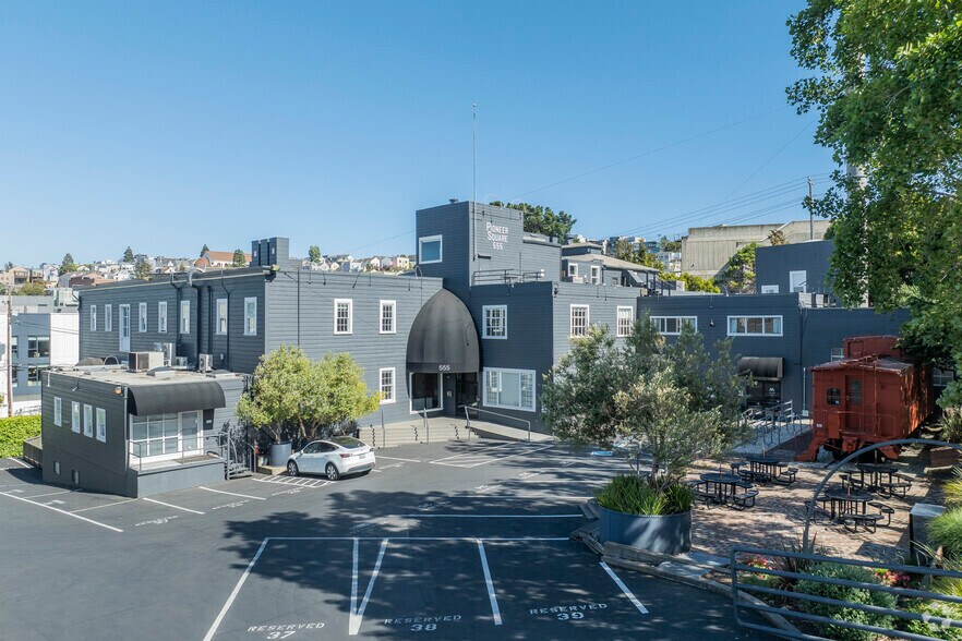 555 De Haro St, San Francisco, CA à louer - Photo de l’immeuble – Image 1 sur 2