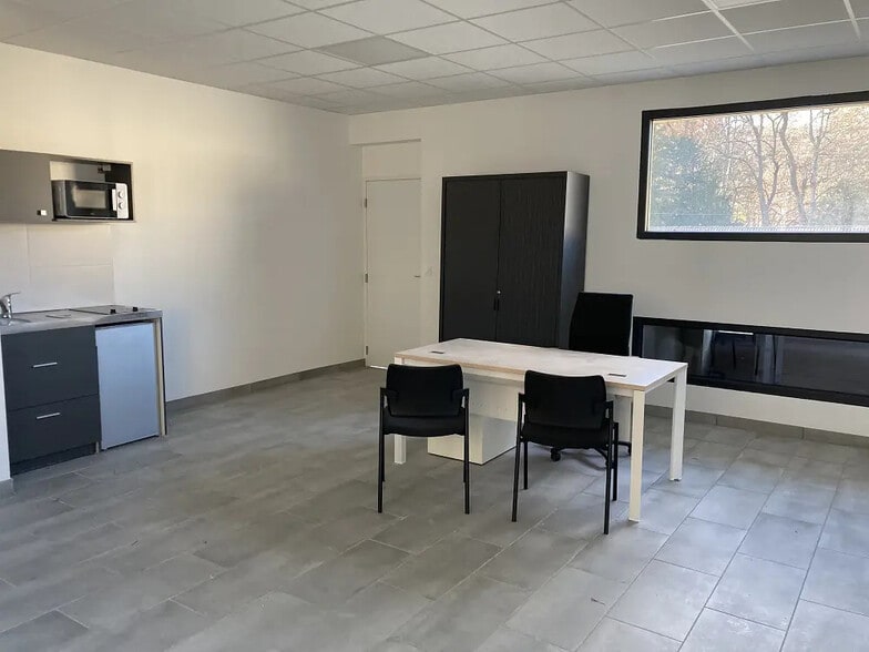 Bureau dans Fleurieu-sur-Saône à louer - Photo de l’immeuble – Image 3 sur 4