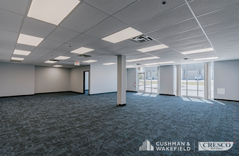 6551-6571 Cochran Rd, Solon, OH à louer Photo intérieure– Image 2 sur 7