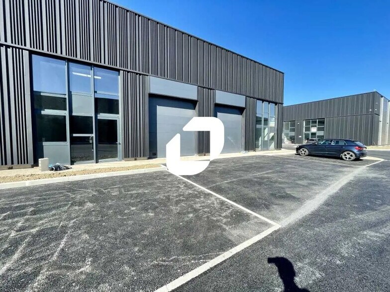 Local d’activités dans Trévoux à louer - Photo de l’immeuble – Image 1 sur 8