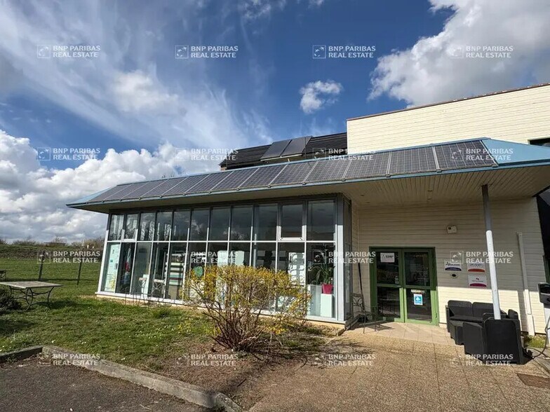Local d'activités dans Rochecorbon à vendre - Photo de l’immeuble – Image 2 sur 19