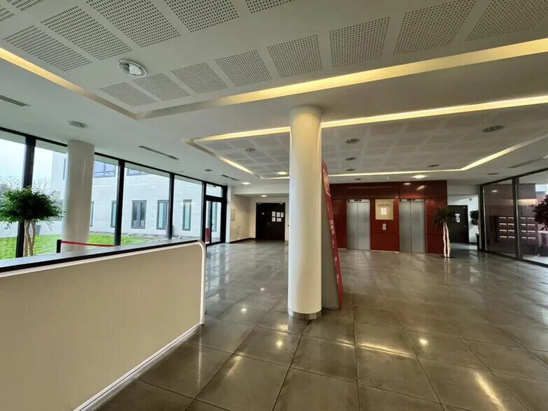 Bureau dans Rosny-sous-Bois à louer - Hall d’entrée – Image 1 sur 16