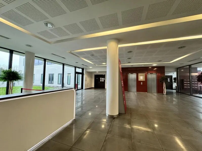 Bureau dans Rosny-sous-Bois à louer Hall d’entrée– Image 1 sur 17