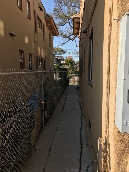 508 W 10th St, Long Beach, CA à vendre - Photo de l’immeuble – Image 3 sur 8