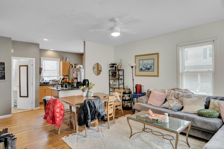 2 Hingham St, Cambridge, MA à vendre - Photo intérieure – Image 3 sur 17