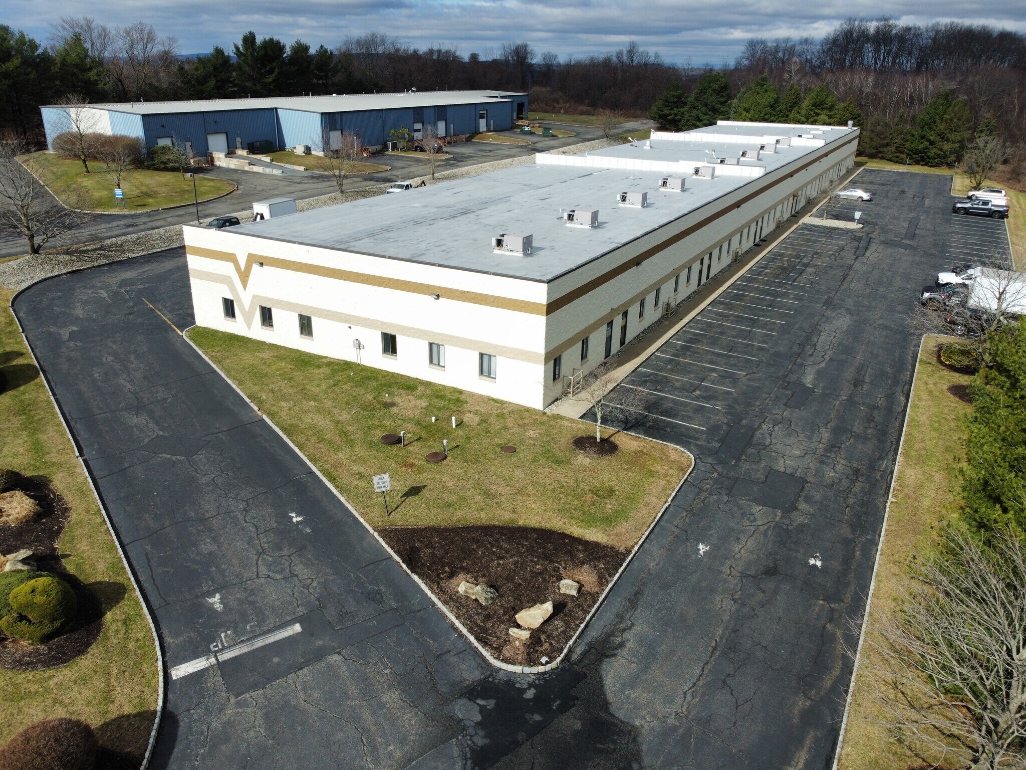 432 Sand Shore Rd, Hackettstown, NJ à louer Photo principale– Image 1 sur 13