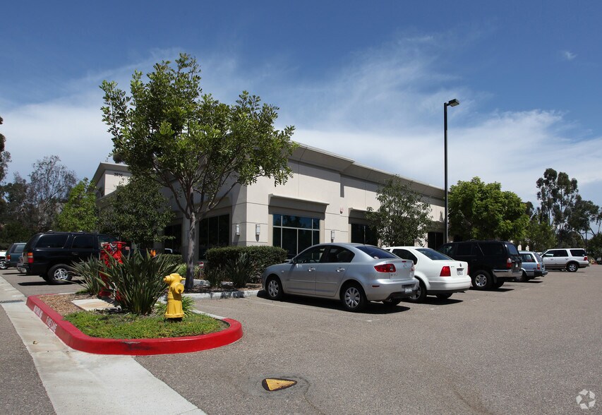 2034 Corte Del Nogal, Carlsbad, CA à vendre - Photo de l’immeuble – Image 2 sur 5