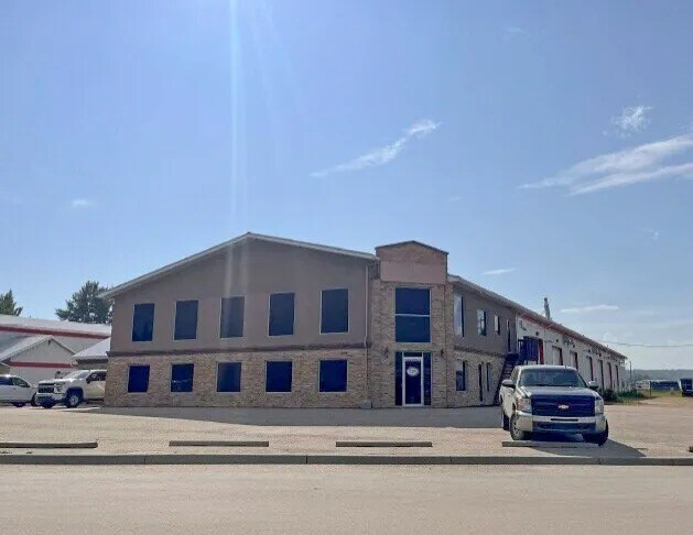 5012 Caxton St, Whitecourt, AB à vendre - Photo principale – Image 1 sur 1