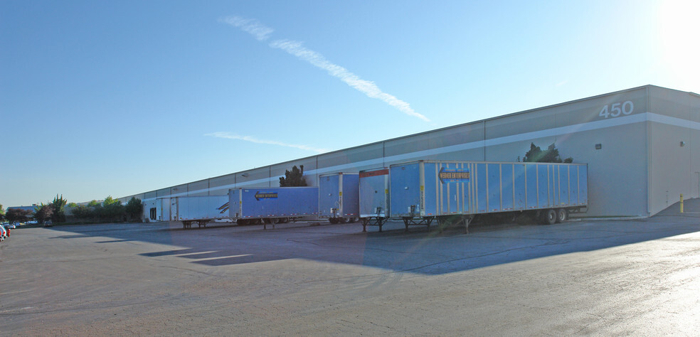 450 Lillard Dr, Sparks, NV à louer - Photo principale – Image 1 sur 4