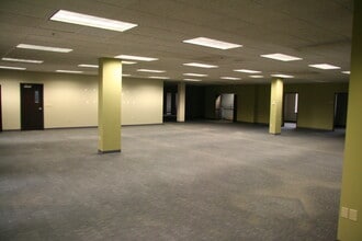 2725 S Moorland Rd, New Berlin, WI à louer Photo de l’immeuble– Image 2 sur 2