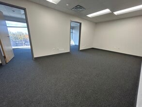 3525 W Peterson Ave, Chicago, IL à louer Photo de l’immeuble– Image 2 sur 6