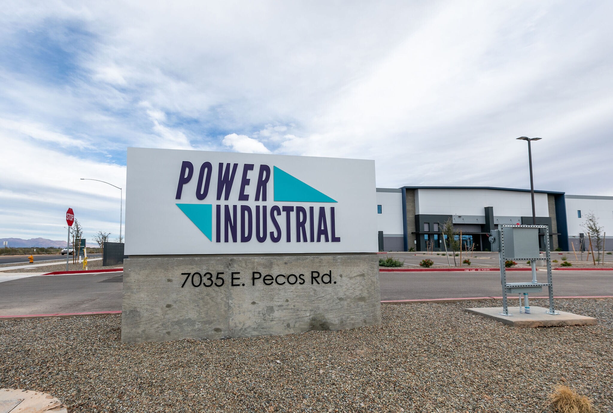 7035 E Pecos Rd, Mesa, AZ à louer Photo de l’immeuble– Image 1 sur 32