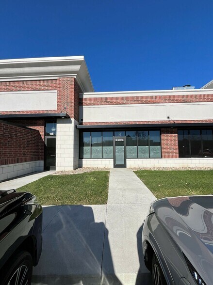 6920 EP True Pky, West Des Moines, IA à louer - Photo de l’immeuble – Image 2 sur 11