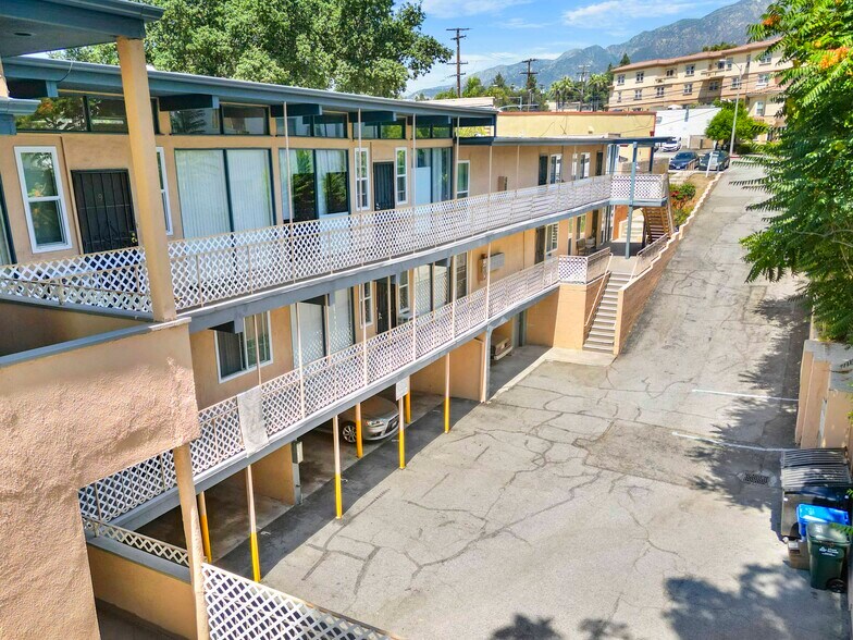 2754 Montrose Ave, Montrose, CA à vendre - Photo de l’immeuble – Image 2 sur 15
