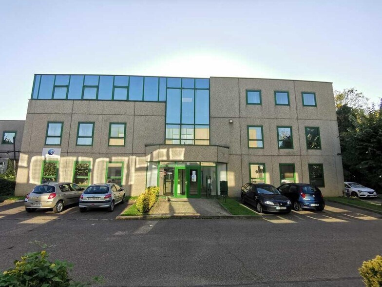 Bureau dans Viry-Châtillon à louer - Photo de l’immeuble – Image 1 sur 2