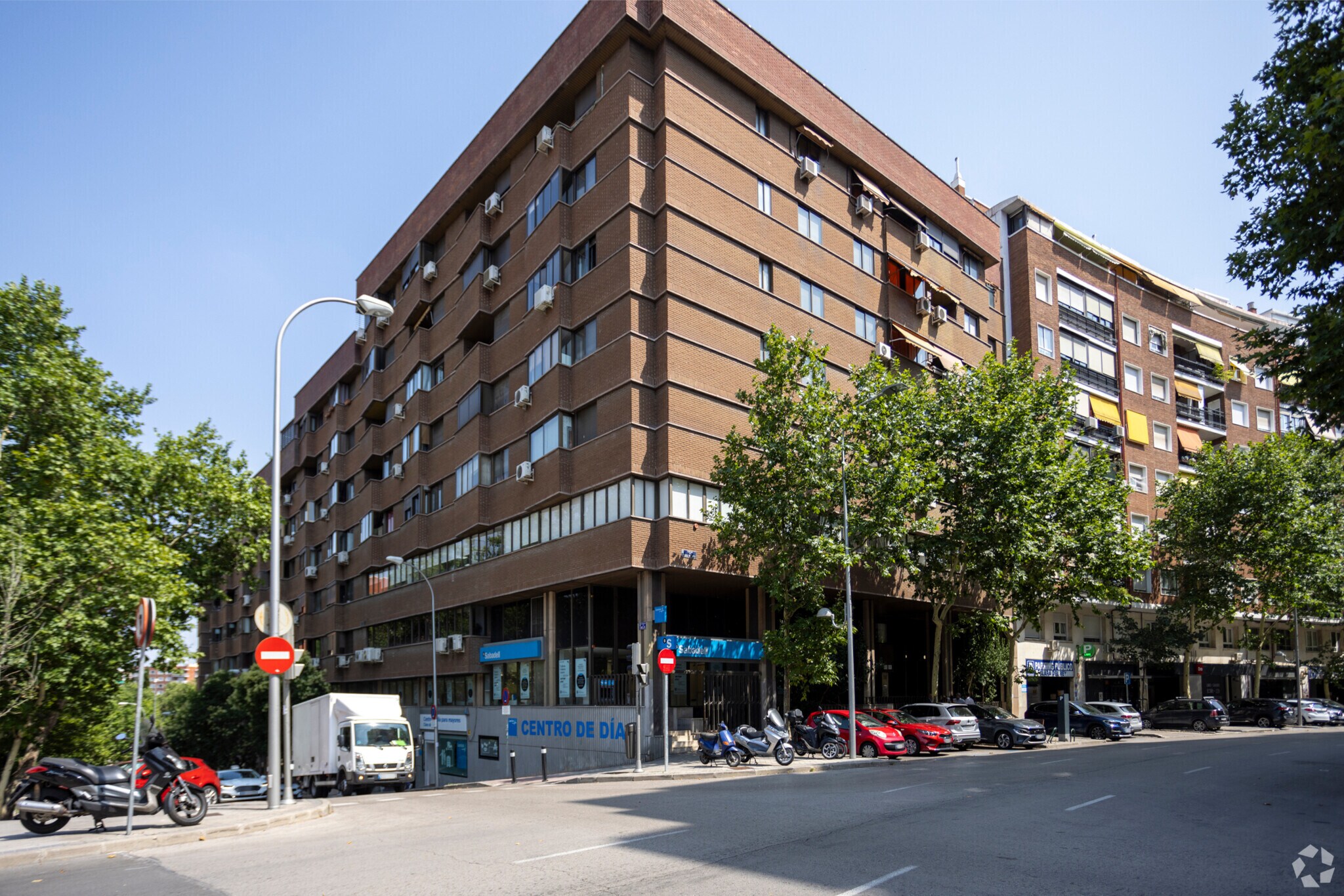 Immeuble residentiel dans Madrid, Madrid à vendre Photo principale– Image 1 sur 2