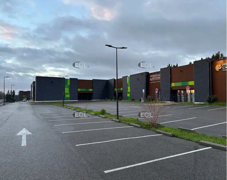 Local d’activités dans Anse à louer - Photo de l’immeuble – Image 1 sur 7