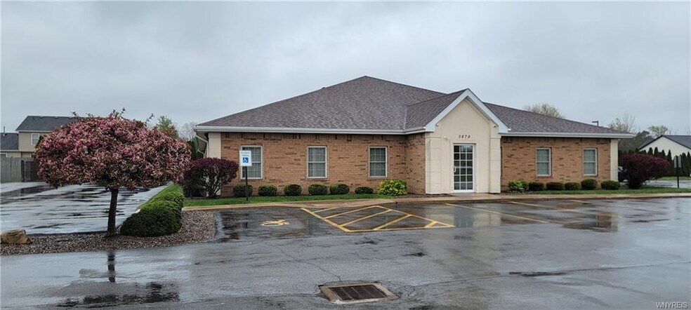5879 Snyder Dr, Lockport, NY à vendre - Photo de l’immeuble – Image 3 sur 47