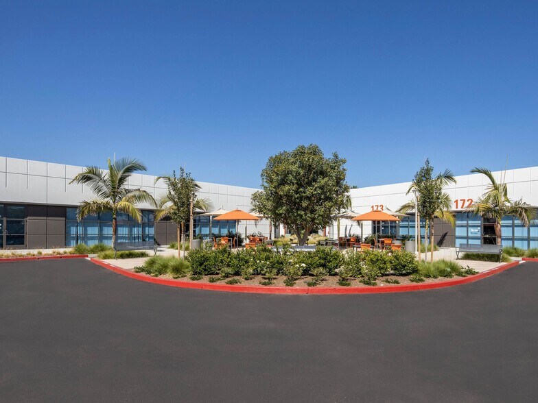 16 Technology Dr, Irvine, CA à louer - Photo de l’immeuble – Image 2 sur 8