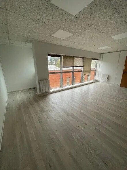 Bureau dans Trappes à vendre - Photo intérieure – Image 1 sur 10