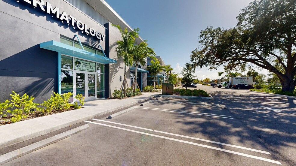 10650 Crosstown Parkway, Port Saint Lucie, FL à louer - Numérisation 3D Matterport – Image 2 sur 21