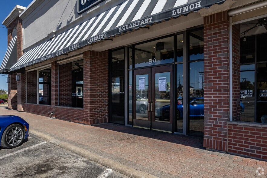 6060 Forest Ln, Dallas, TX à louer - Photo de l’immeuble – Image 3 sur 4