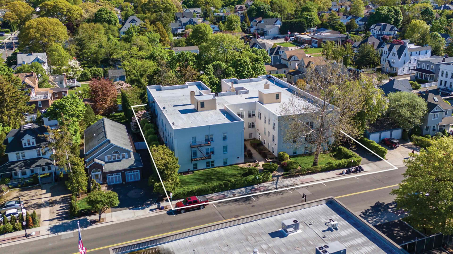 145 Maple Ave, Rockville Centre, NY à vendre Photo principale– Image 1 sur 19