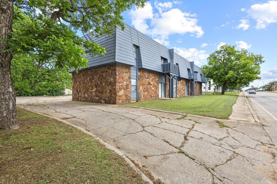 806 N Washington St, Ardmore, OK à vendre - Photo de l’immeuble – Image 2 sur 12