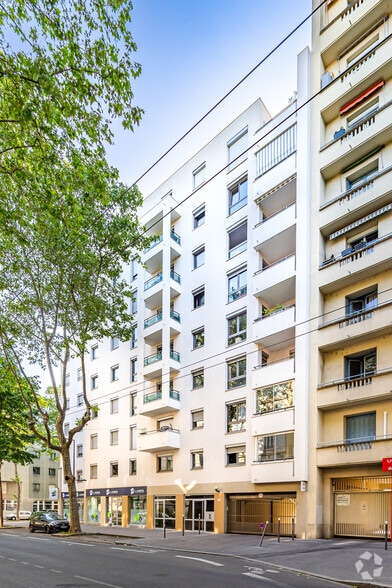 Local commercial dans Villeurbanne à louer - Photo de l’immeuble – Image 2 sur 3