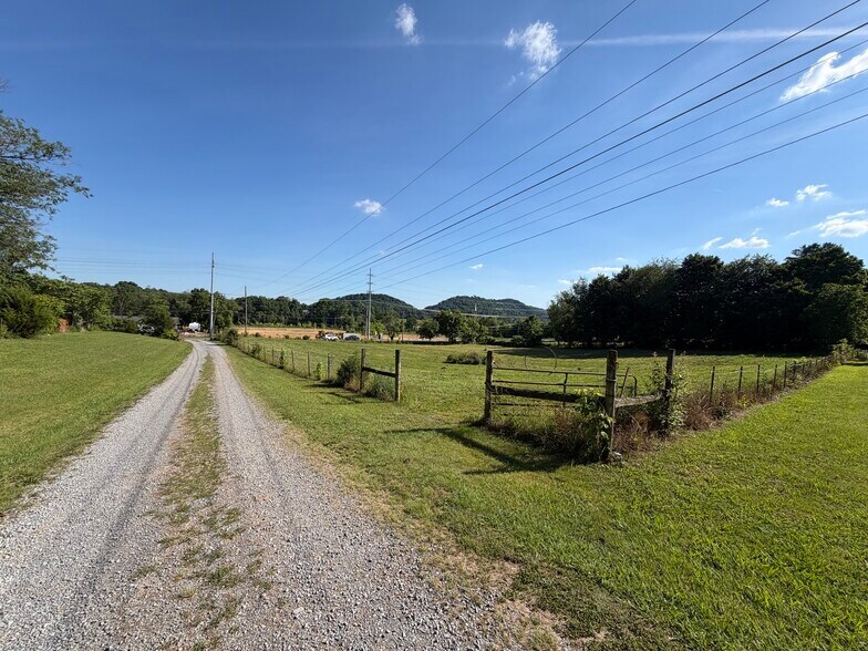 7541 E Emory Rd, Corryton, TN à vendre - Photo de l’immeuble – Image 3 sur 20