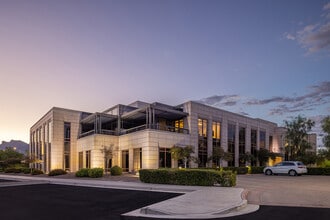 1635 Village Center Cir, Las Vegas, NV à louer Photo de l’immeuble– Image 1 sur 1