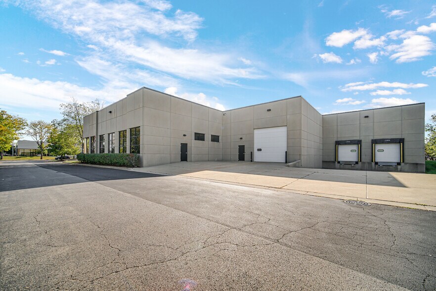 510 Exchange Ct, Aurora, IL à louer - Photo de l’immeuble – Image 2 sur 5