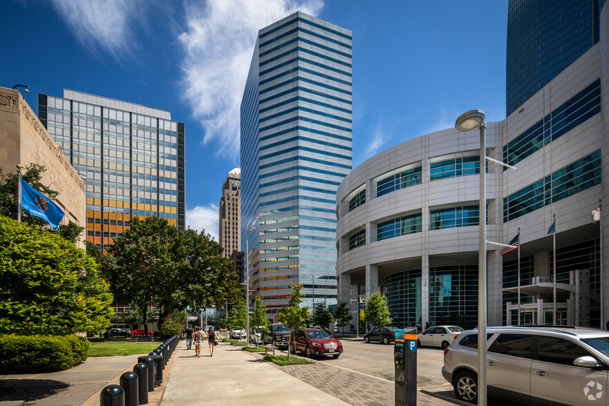 210 Park Ave, Oklahoma City, OK à louer - Photo de l’immeuble – Image 3 sur 10