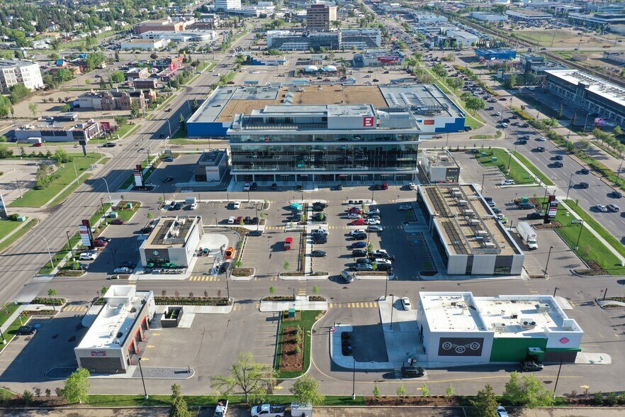 4607 Calgary Trl NW, Edmonton, AB à louer - Photo de l’immeuble – Image 3 sur 7